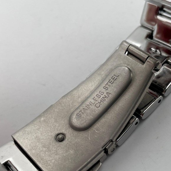 Betsey Johnson BJS00190-03 Silver Stainless Steel Analog Dial Womens Wrest Watch - Picture 5 of 6